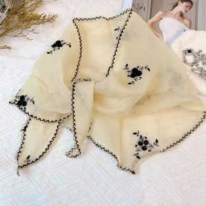 Solid Color Embroidered Triangular Scarf for Women, Stylish And Versatile for Spring, Autumn, And Summer, Perfect As a Neck Scarf Or Headband Accessory for Outfits