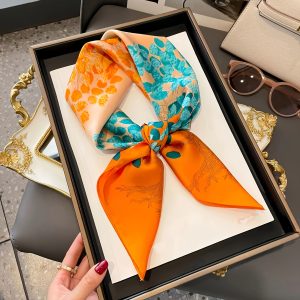 Chic Leaf Pattern Square Scarf 27.5 Inches Sunshade Decorative Fashionable Headband Hair Tie for Daily Use